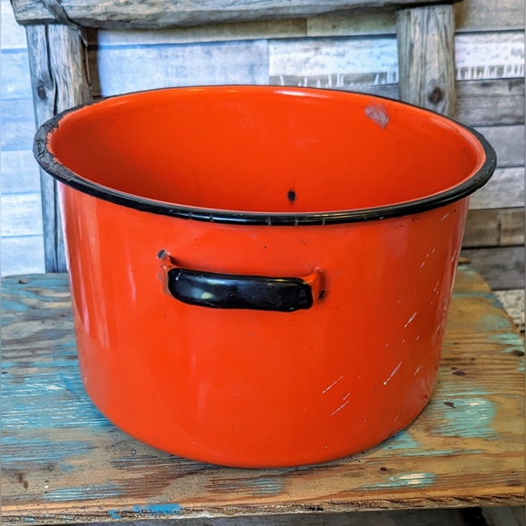 Vintage Tomato Red Enamel 9 1/3" Diameter Pot - Picture 3 of 13